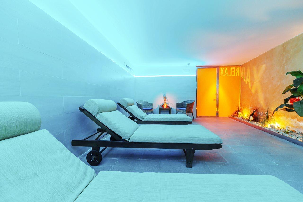 Fontanellas Playa Aparthotel 4*